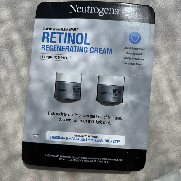 Neutrogena Retinol Regenerating Cream 2 Creams - Picture 2 of 4